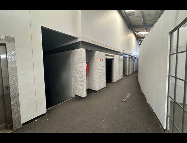 5,007M² WAREHOUSE FOR SALE IN PAARDEN EILAND